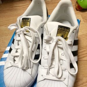 Adidas Sneakers